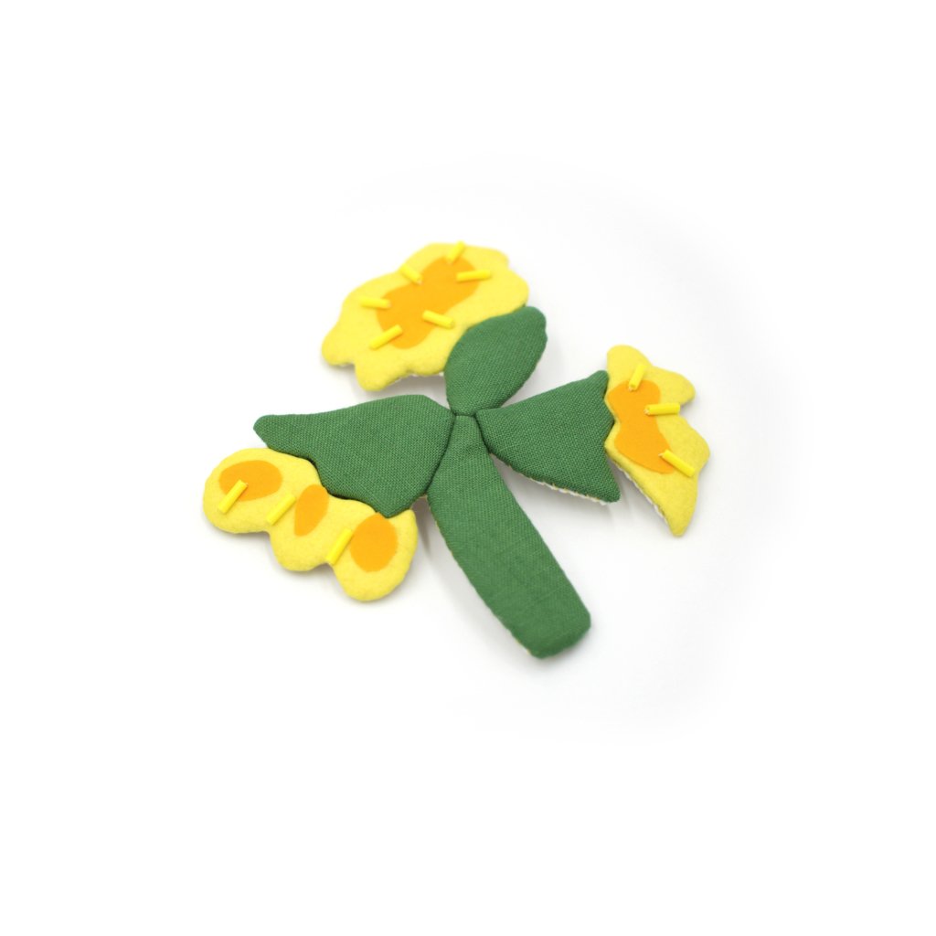 broche textile jaune et vert