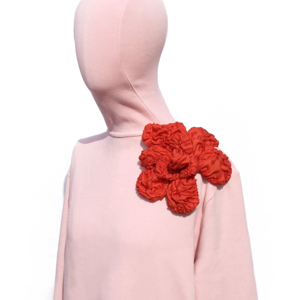 grosse broche fleur en soie rouge