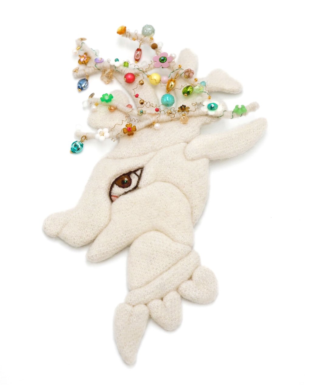 broche tete de cerf avec parure