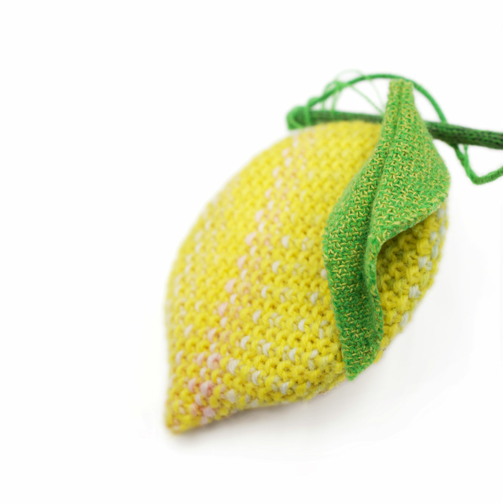 broche citron et feuille