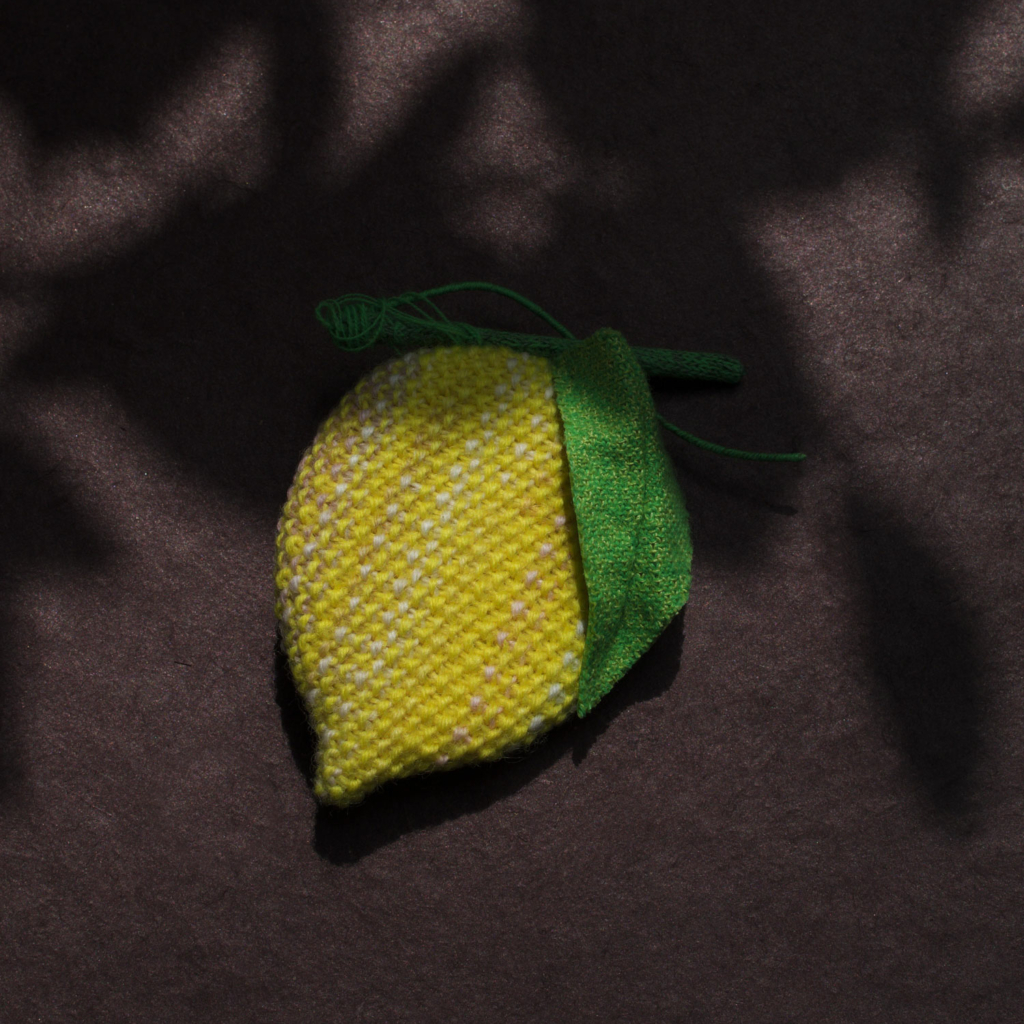 broche citron et feuille