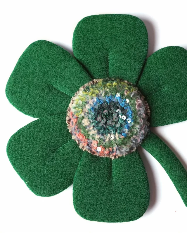 Swali, 2025
@mad_aboutjewelry  Photos @alexaleroy  #madaboutjewelry2025 #contemporaryartjewellery #textilejewelry #schmuckdesign #beadandfiber #broschenliebe #uniquepieces #broochaddict #broschenliebe #brosche #selfexpression #stayinspired #springtime #broches